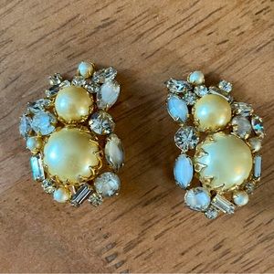 Beautiful vintage clip on earrings
